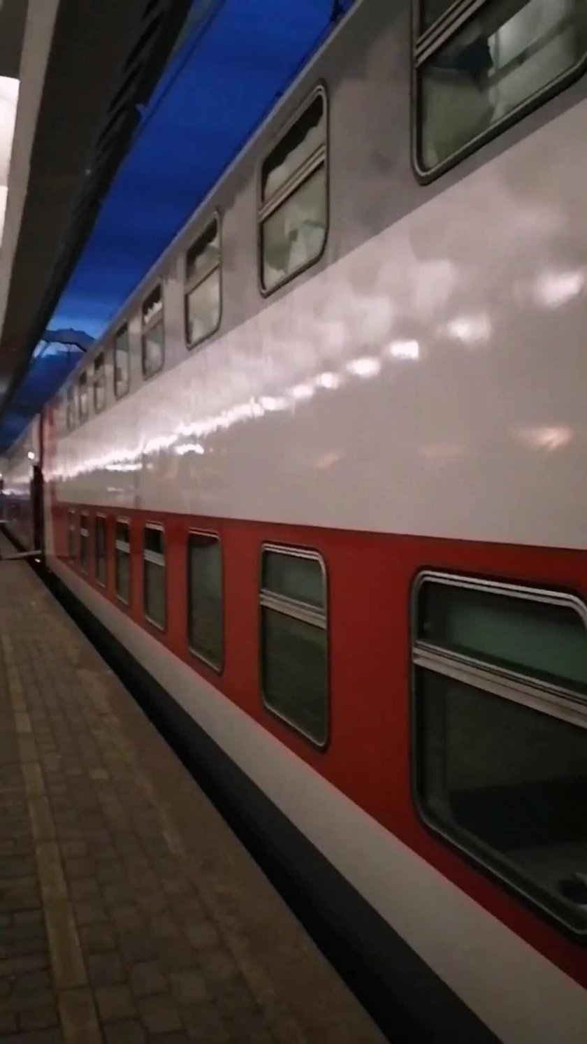 Поезд 357й двухэтажный