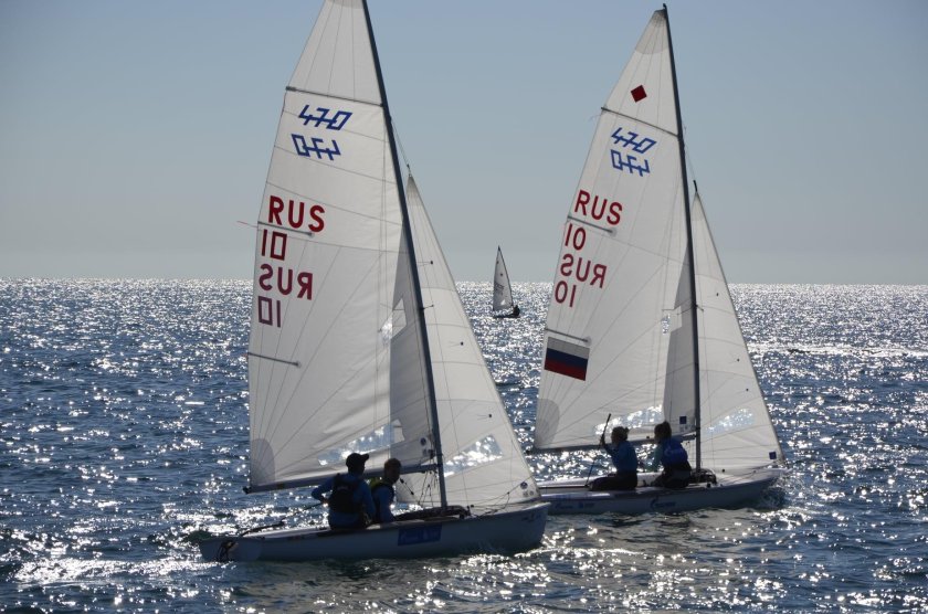 Парусный швертбот 470