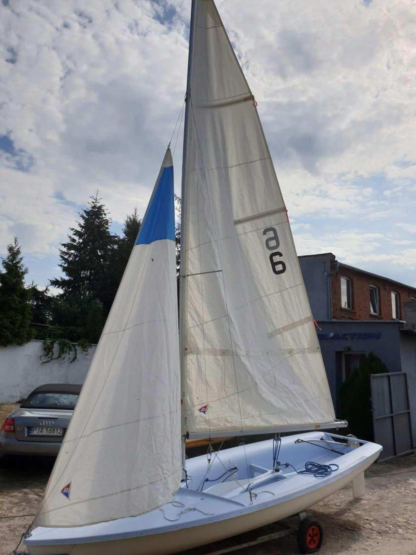 Швертбот 470