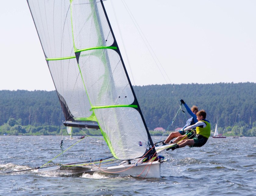 Швертбот 470