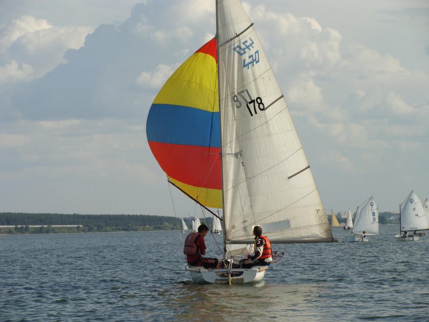 Швертбот 470