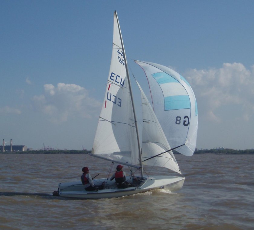 Швертбот 470