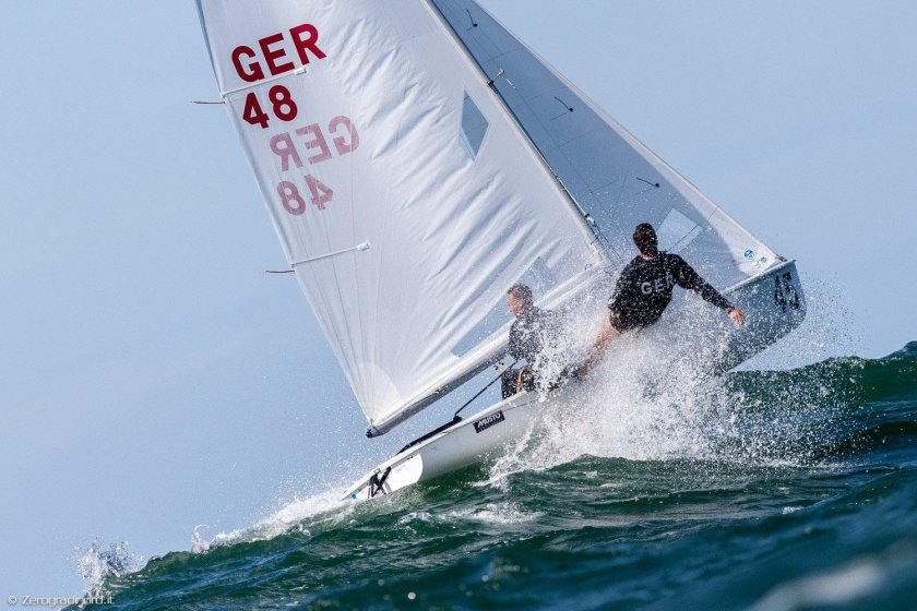 Швертбот 470