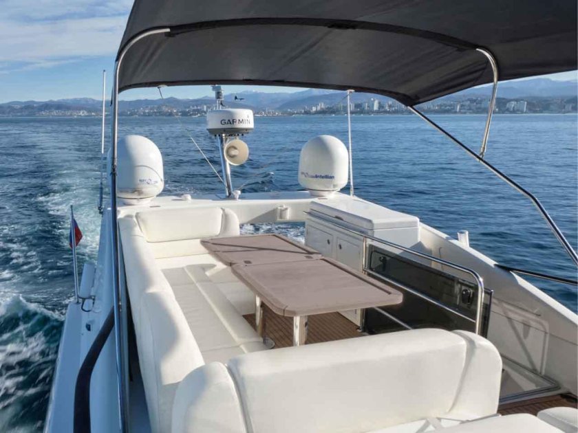 Моторная яхта