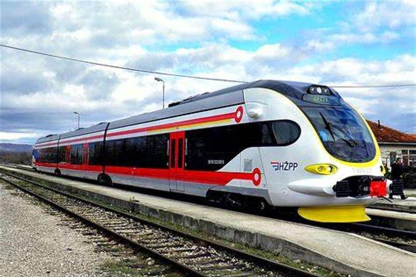 Дэл-02 дизель-поезд