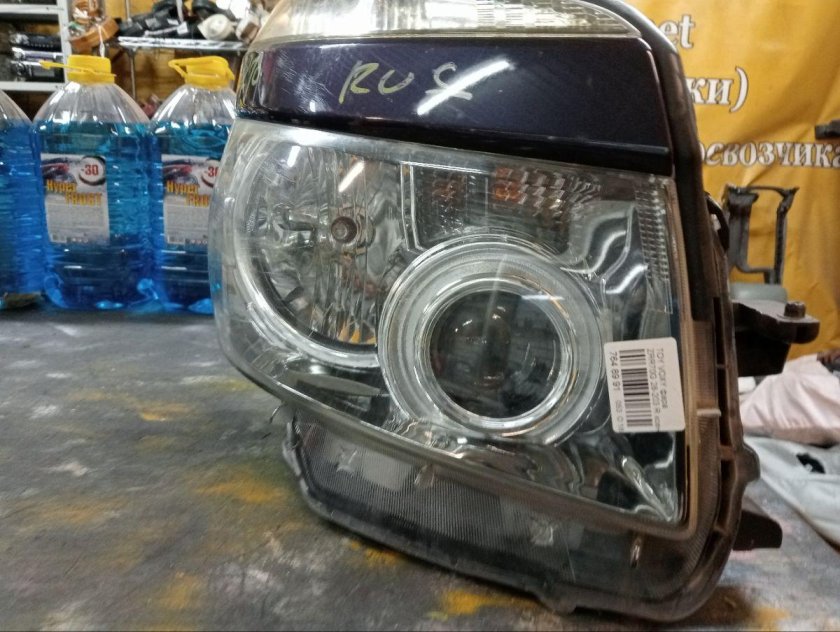 Фара Toyota Voxy zzr70 28-203l