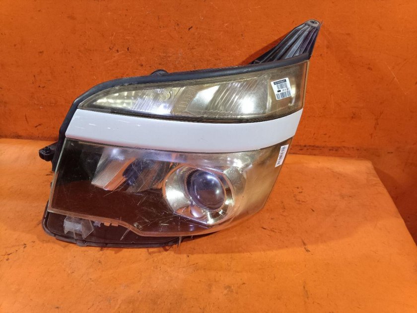 Фара тойота вокси