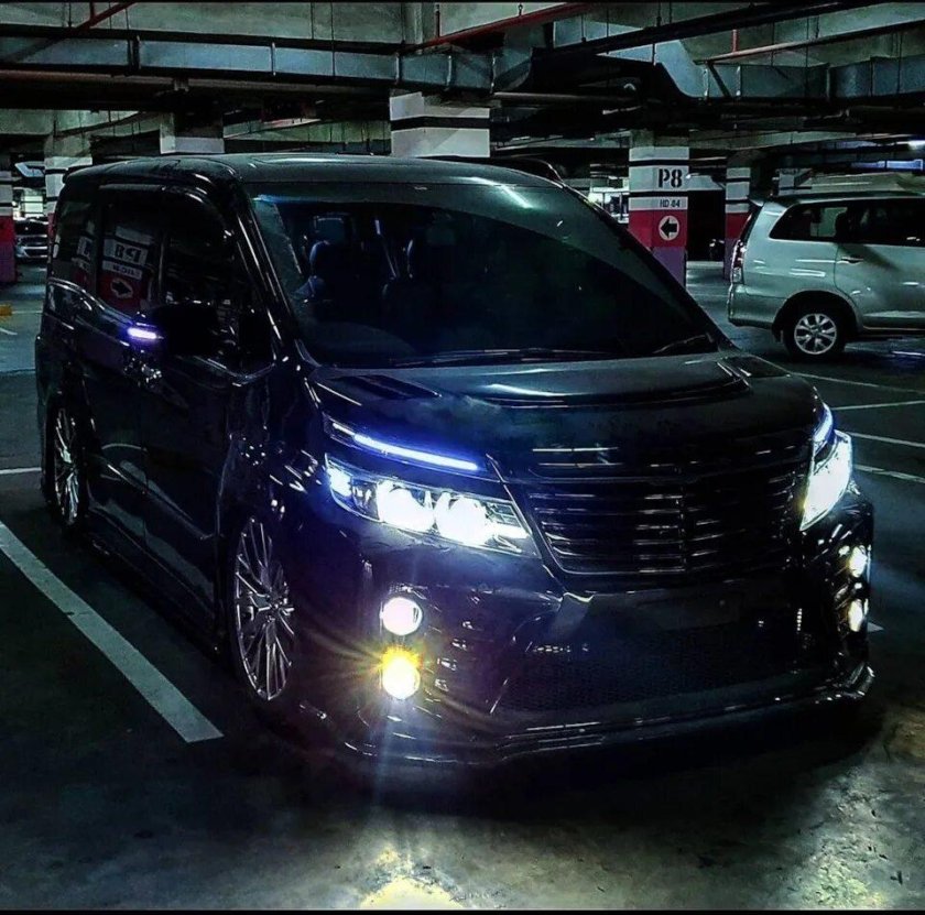 Тойота Вокси 2015