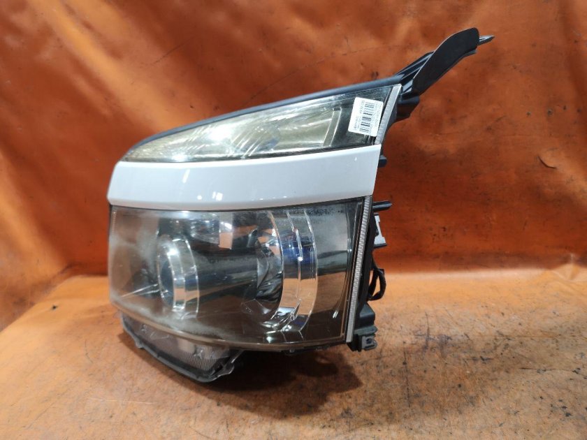Фара Toyota Voxy zzr70 28-203l