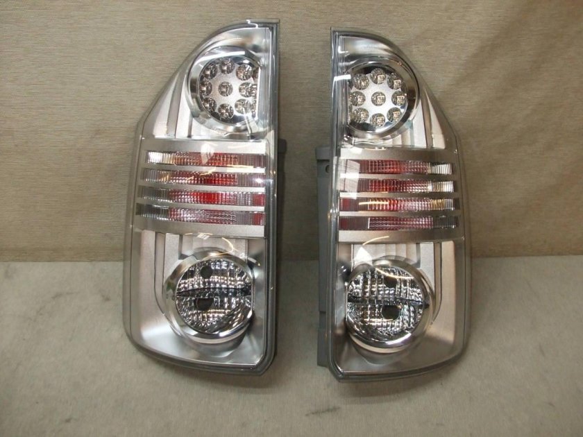 Задние фонари Тойота Вокси 60