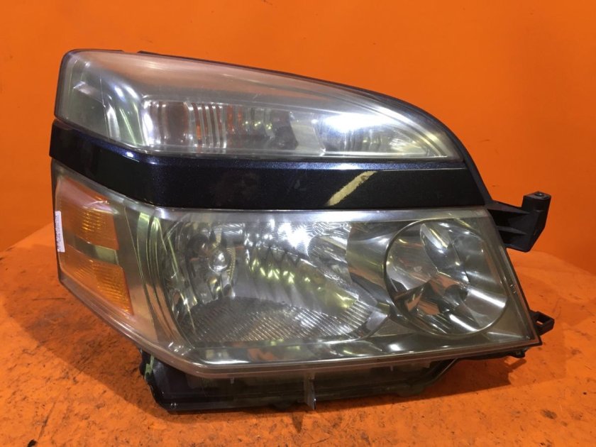 Фара toyota noah