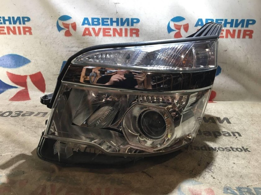 Фара Toyota Voxy zzr70 28-203l
