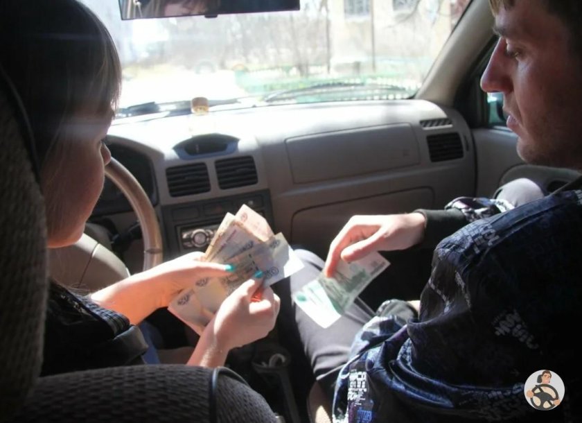 Деньги в машине