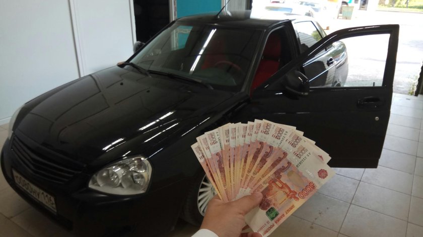 Деньги в машине