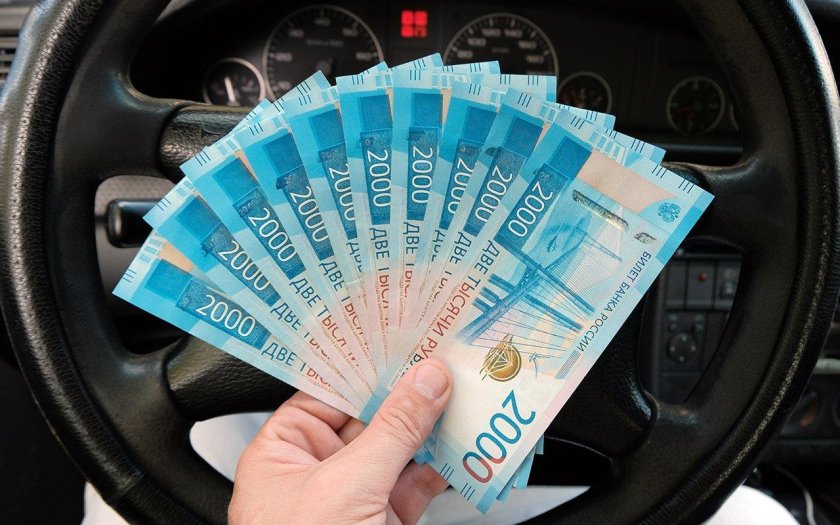 Деньги в машине