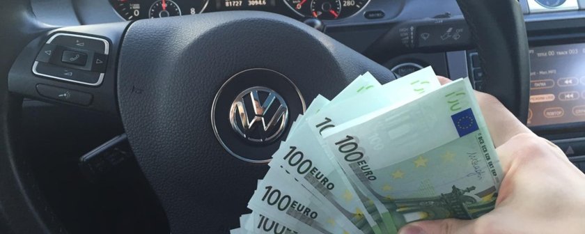 Деньги в машине