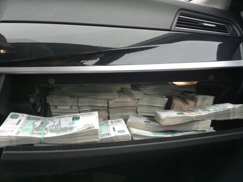 Деньги в бардачке
