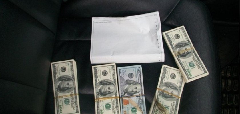 Деньги в машине