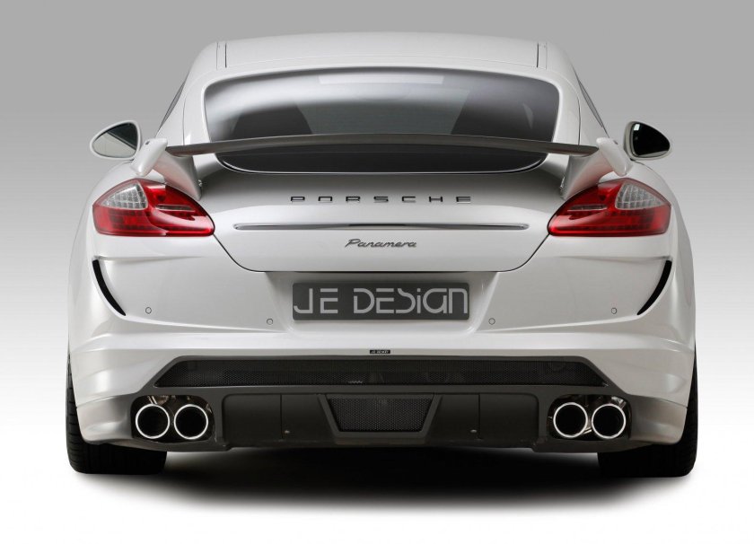 Порше Панамера сзади