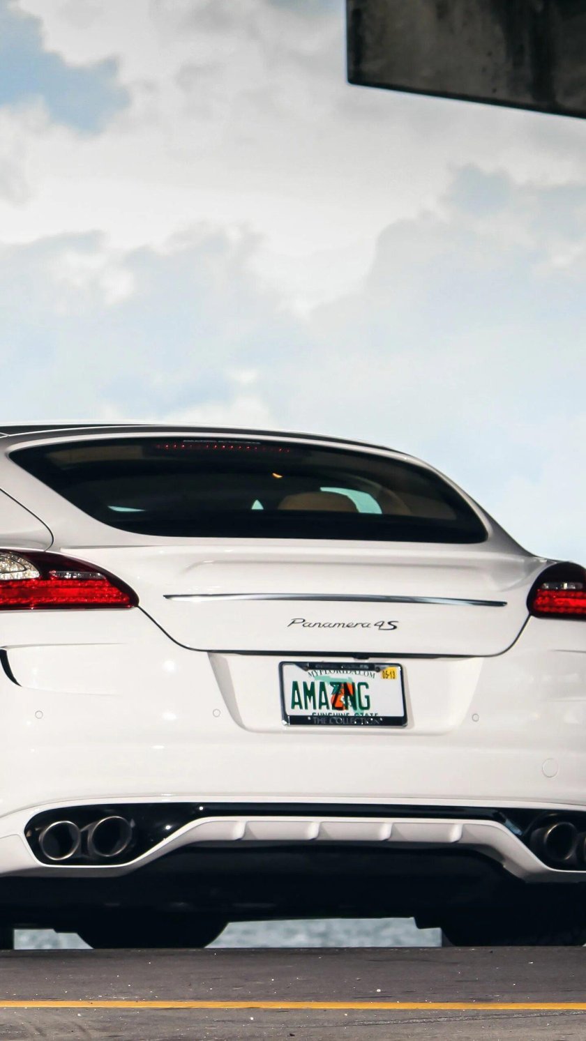 Порше Панамера сзади