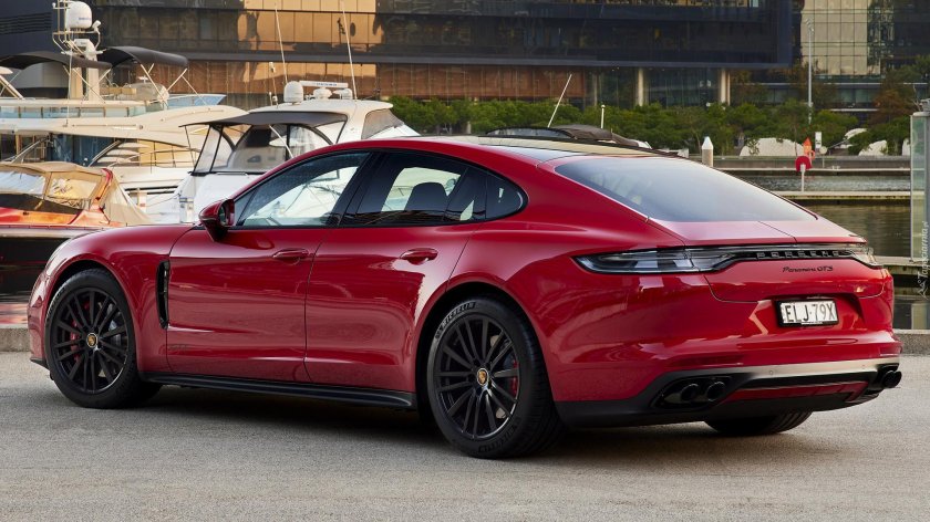 Порше Панамера 2021