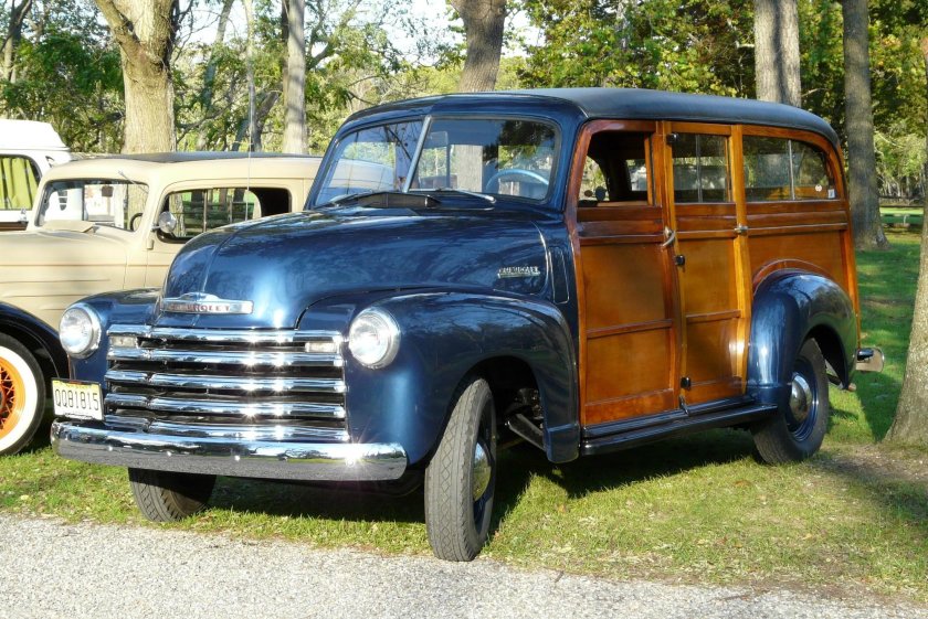 Chevrolet Suburban 1 поколение