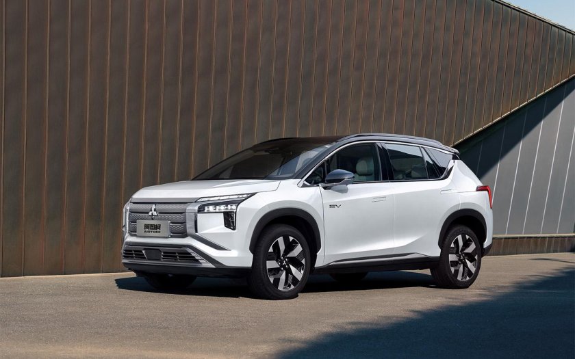 Мицубиси большая машина