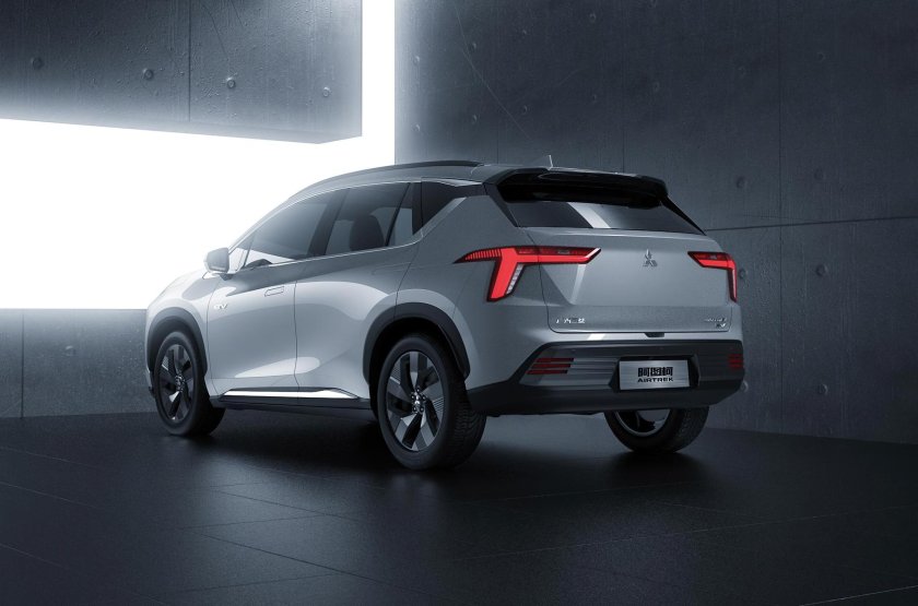 Mitsubishi кроссовер 2022