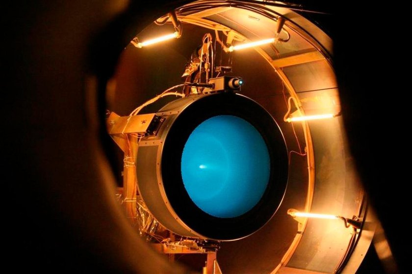 Ионный ракетный двигатель