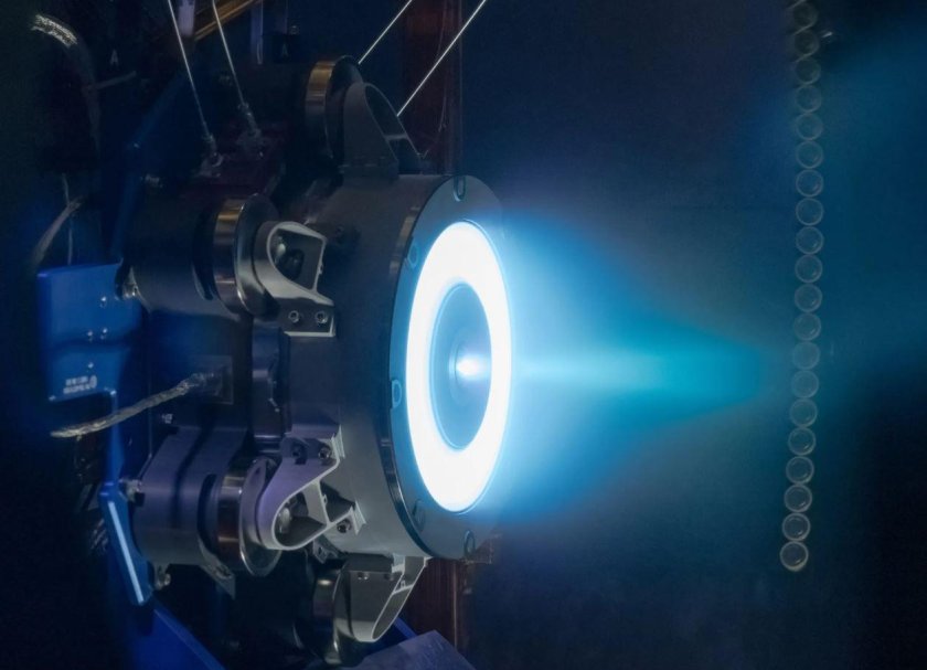 Электроракетный двигатель