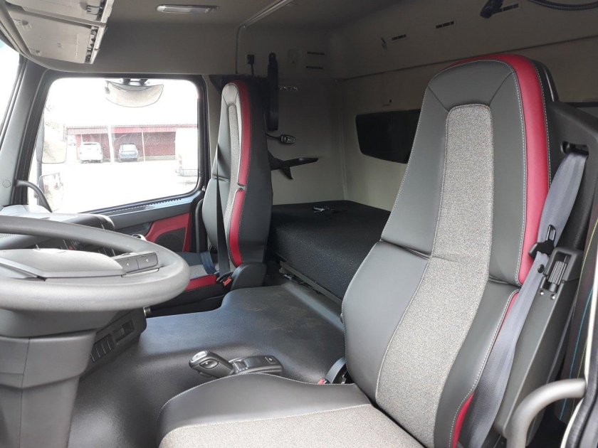 Volvo FMX 6x4 салон