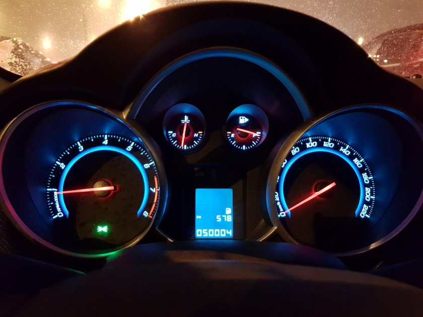 Шевроле Круз 1.6 спидометр
