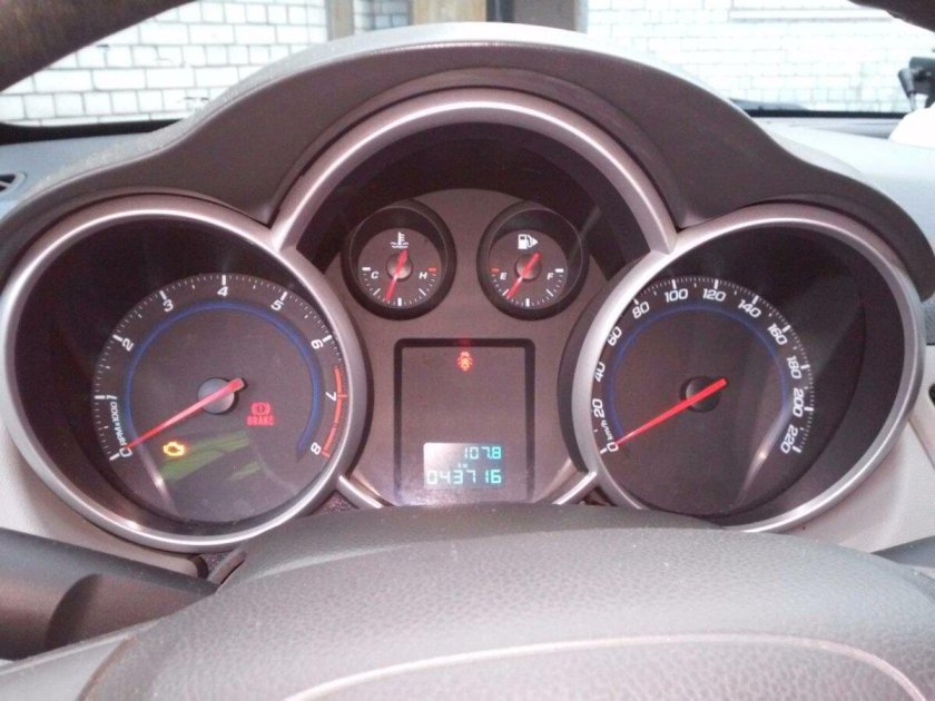 Шевроле Круз 1.6 спидометр