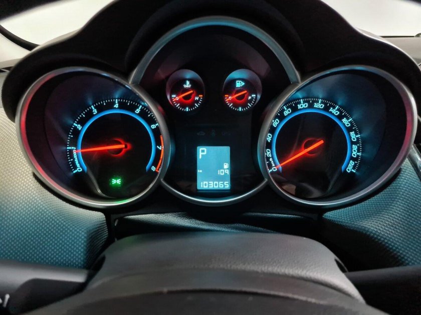 Шевроле Круз седан спидометр