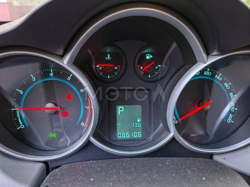 Шевроле Круз не работает тахометр причина