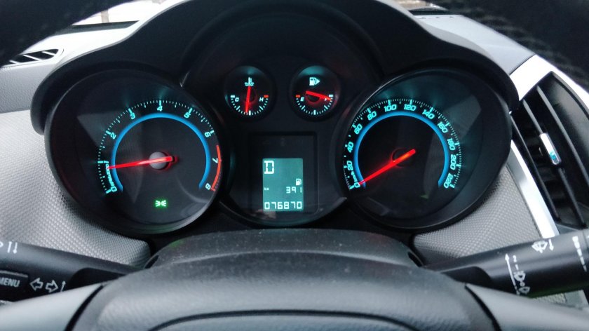 Chevrolet Cruze приборка