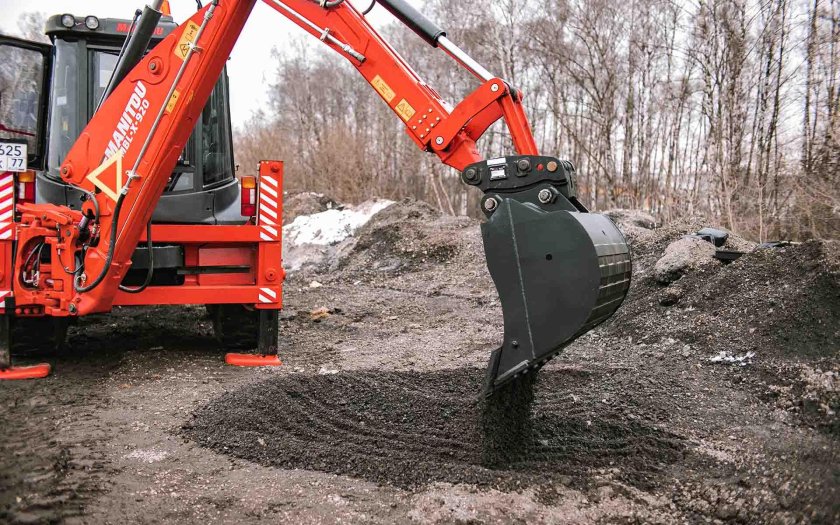 Погрузчик на стройке