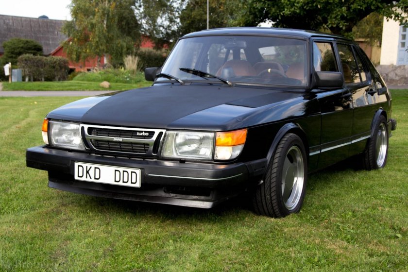 Saab 900