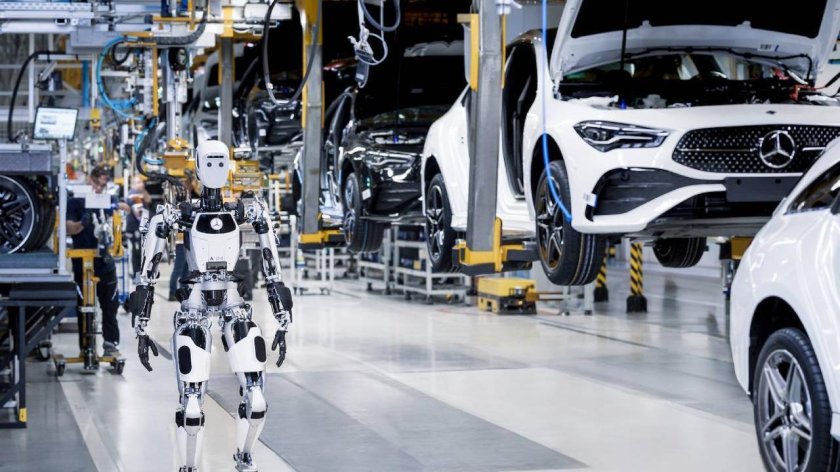 Робот на заводе