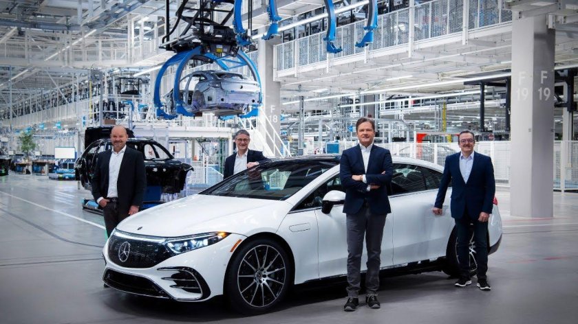 Мерседес EQS