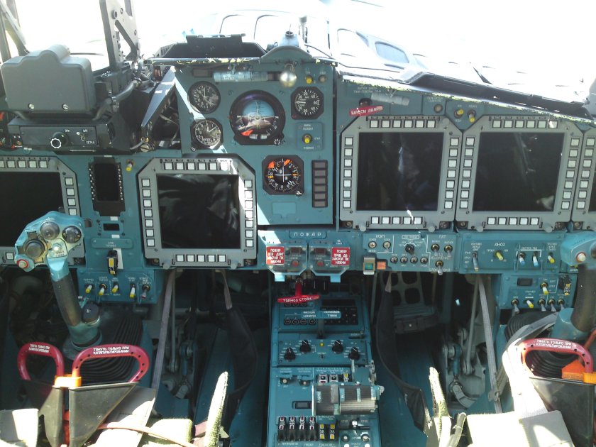 Кабина бомбардировщика Су-34