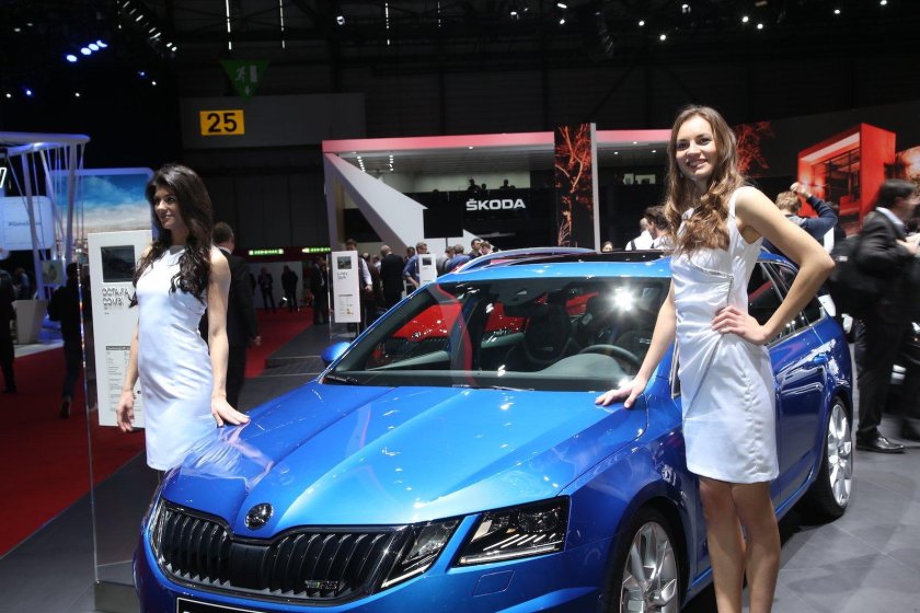 Девушки автосалонов