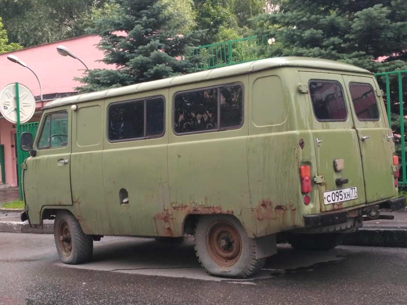 Брошенный УАЗ 452 Буханка