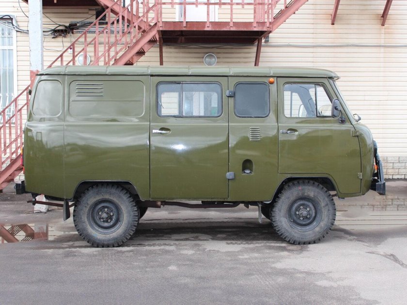 УАЗ 452 буханки зелёные