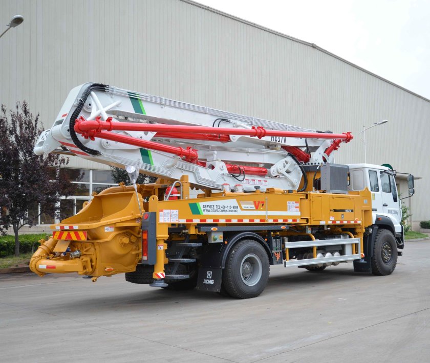 Truck mounted concrete pump