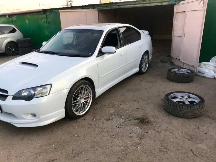 Субару b4 белая 2003