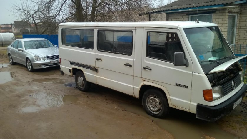 Mercedes-Benz mb100