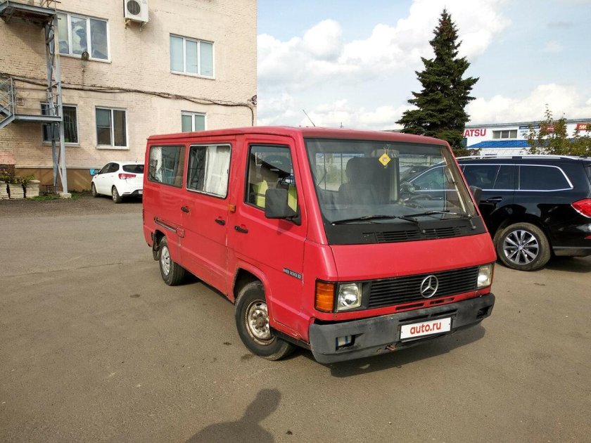 Mercedes-Benz mb100