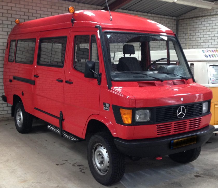 Мерседес т1 207-410