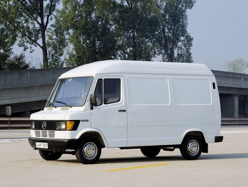 Мерседес Бенц 207